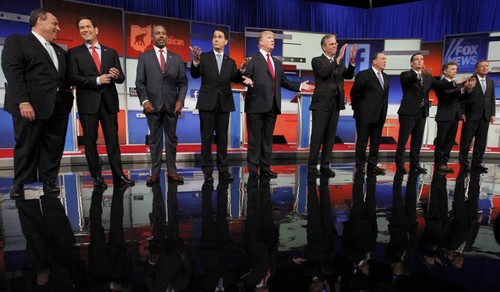 US Republican presidential candidates engage in first debate  - ảnh 1
